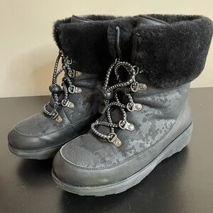 Fitflop snow faux fur booties size 7 black boots
